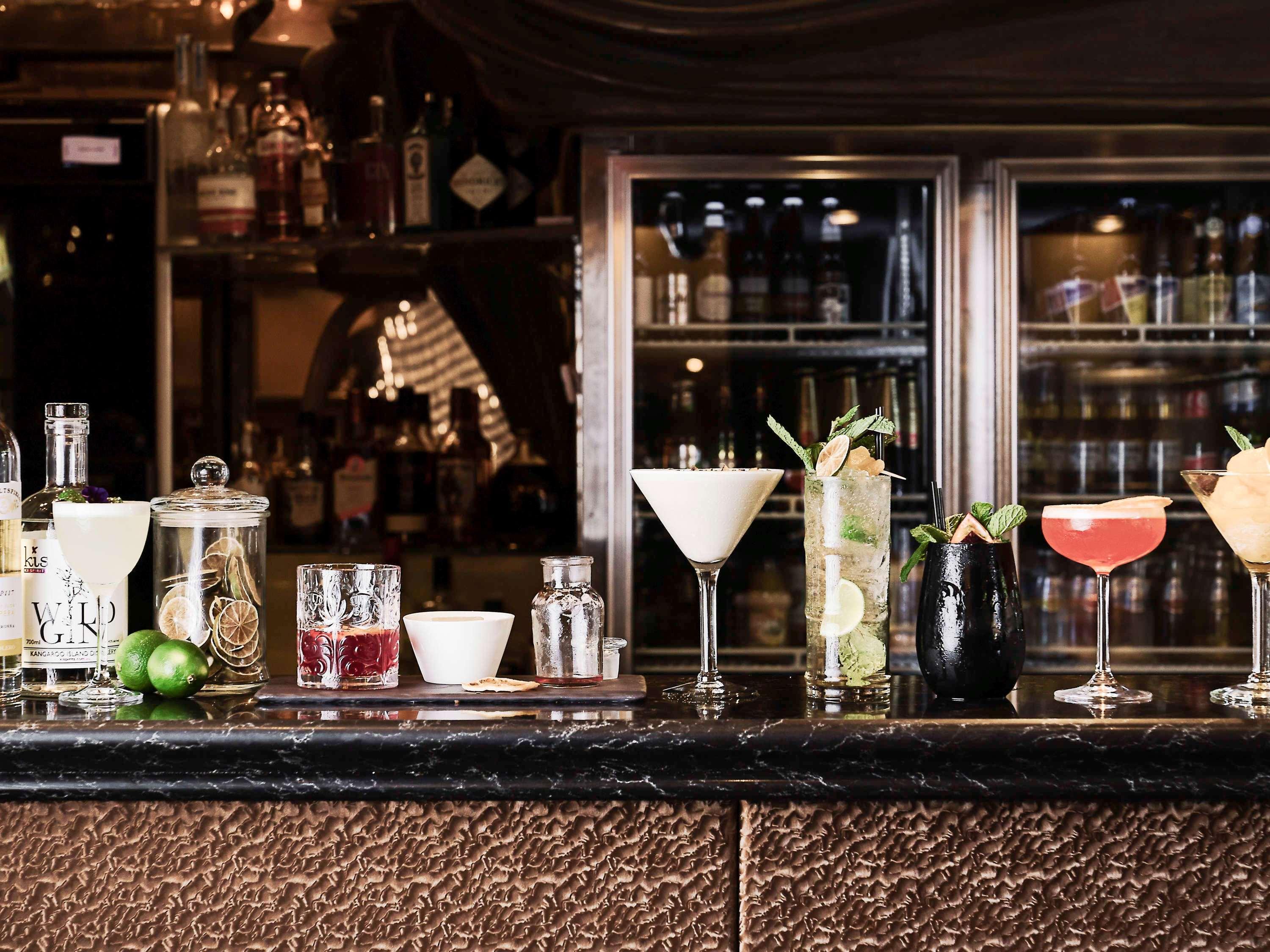 The Playford Adelaide - Mgallery Zewnętrze zdjęcie Cocktails at the bar