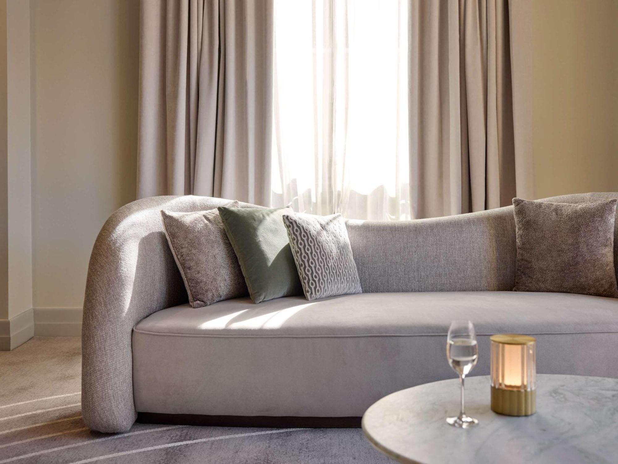 The Playford Adelaide - Mgallery Zewnętrze zdjęcie A sofa